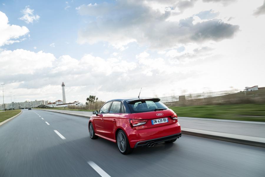  Audi A1 Sportback TFSI S-Line (8X) 2014 года  (WW) (фото 14 из 30)